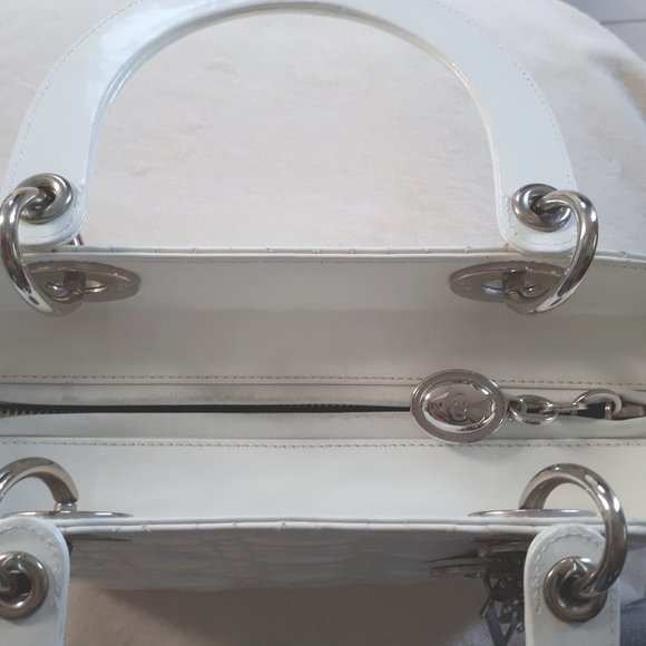 AUTHENTIC CHRISTIAN DIOR Lady Dior Bag - Medium - Picture 5 of 15